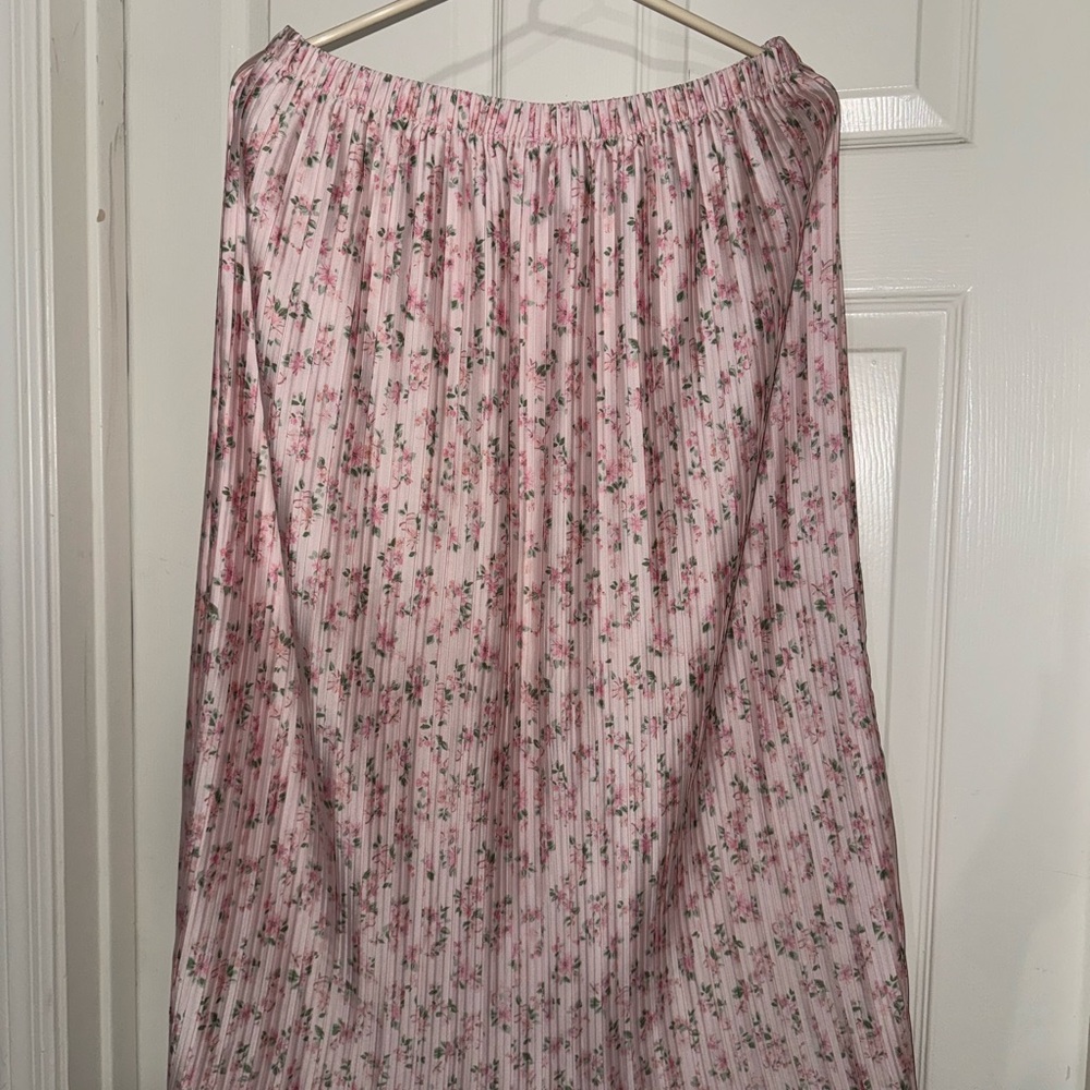 NWOT Wayf Floral Pink Skirt